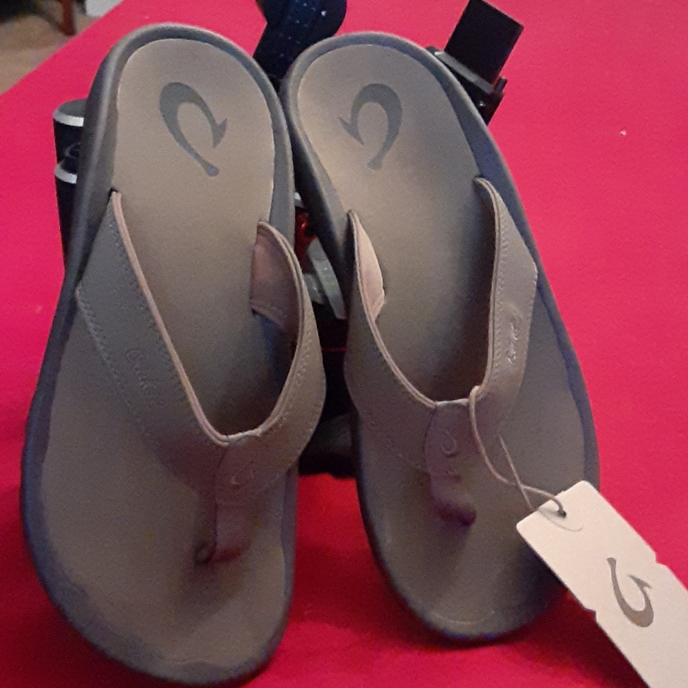 NEW Men size 10 Olukai flip flops 🛫 fas